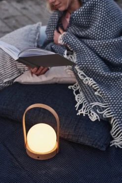 Menu Carrie Lamp Limited Edition -Verlichtingswinkel 515276 01 10 EnvironmentImage 802a52cbf2