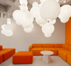 Normann Copenhagen Puff Twist Lamp 50x90 Cm 9 Normann Copenhagen Puff Twist Lamp 50x90 Cm -Verlichtingswinkel 571401 01 12 EnvironmentImage 31561a17e7